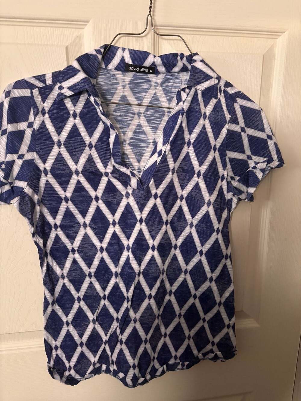 David Cline Blue and White Diamond Pattern Short Sleeve V-Neck Collared Top